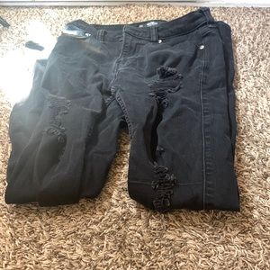 Ripped Holister Black jeans!! Size Waist: 30 Length 30
